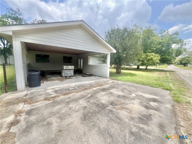 1902 N MCLEOD Street, Cuero, TX 77954