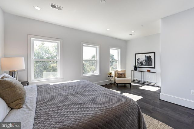 5905 EADS ST NE, Washington, DC 20019