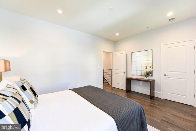 5905 EADS ST NE, Washington, DC 20019