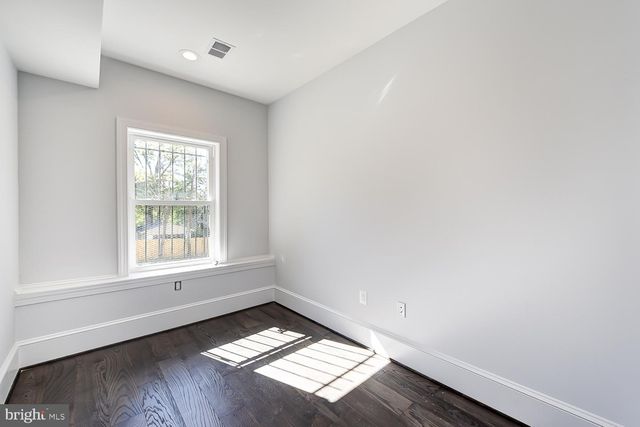 5905 EADS ST NE, Washington, DC 20019