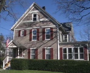 9 Ashford St, Newton Town, NJ 07860