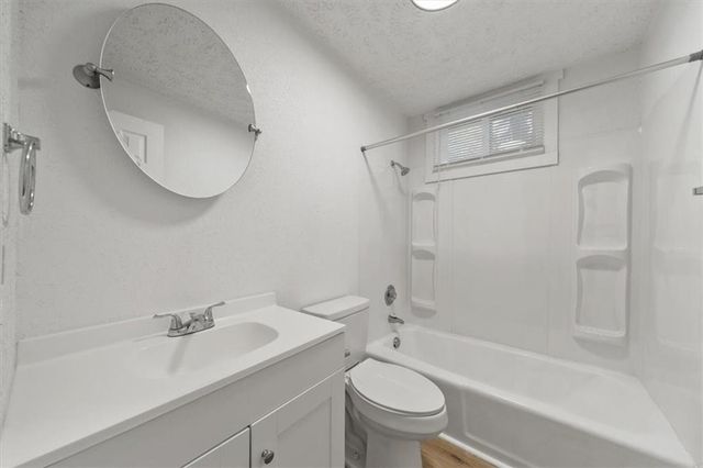 1003 Twin Oaks Terrace, Harrisonville, MO 64701