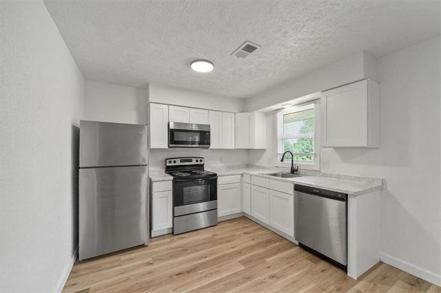 1003 Twin Oaks Terrace, Harrisonville, MO 64701