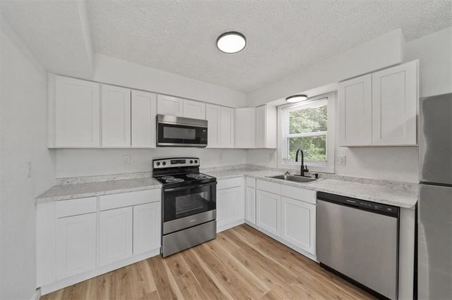 1003 Twin Oaks Terrace, Harrisonville, MO 64701