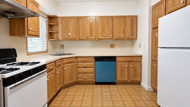 36 Saint Edward Rd 3, Boston, MA 02128
