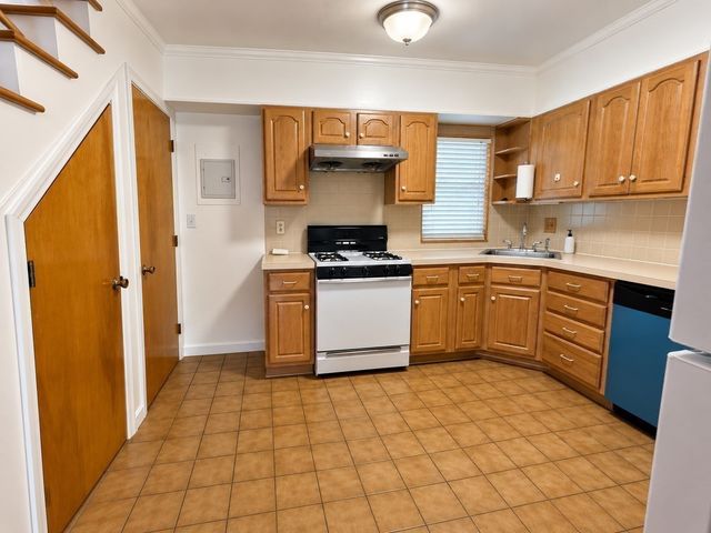 36 Saint Edward Rd 3, Boston, MA 02128