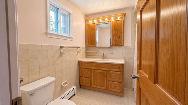 36 Saint Edward Rd 3, Boston, MA 02128