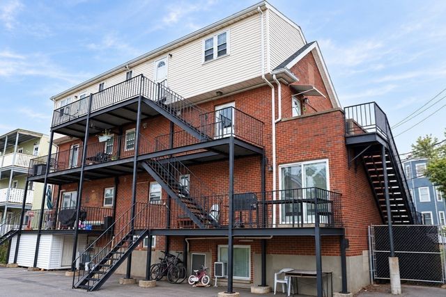 36 Saint Edward Rd 3, Boston, MA 02128