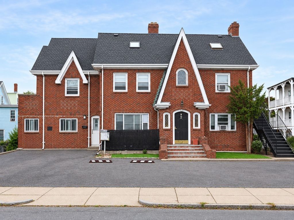 36 Saint Edward Rd 3, Boston, MA 02128