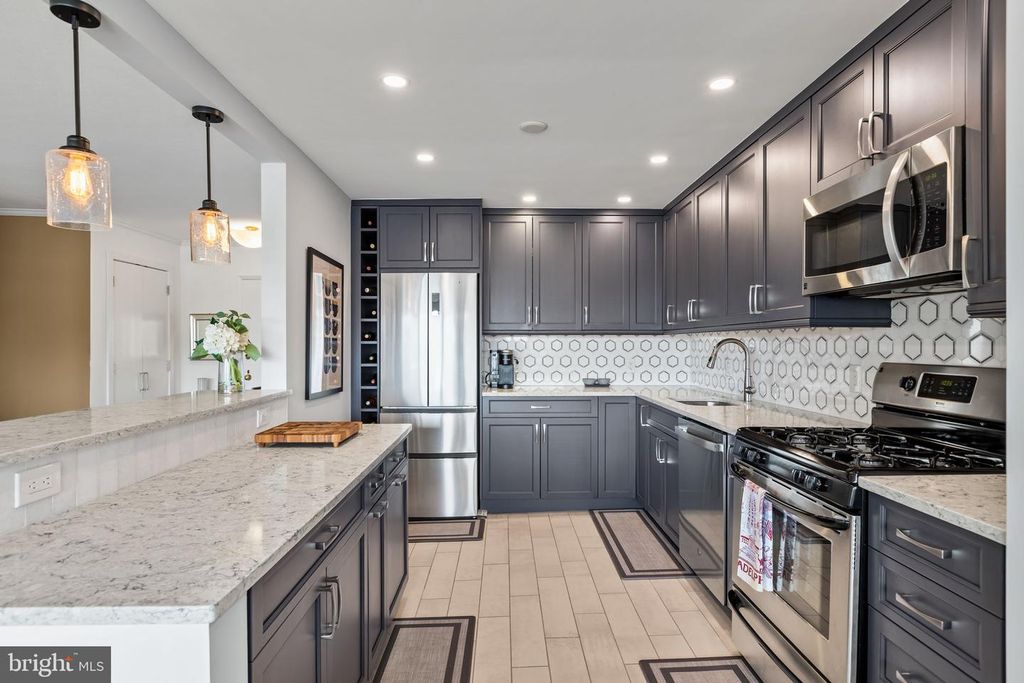 Image 10 of property listing at 2401 PENNSYLVANIA AVE #5C42, Philadelphia, PA 19130