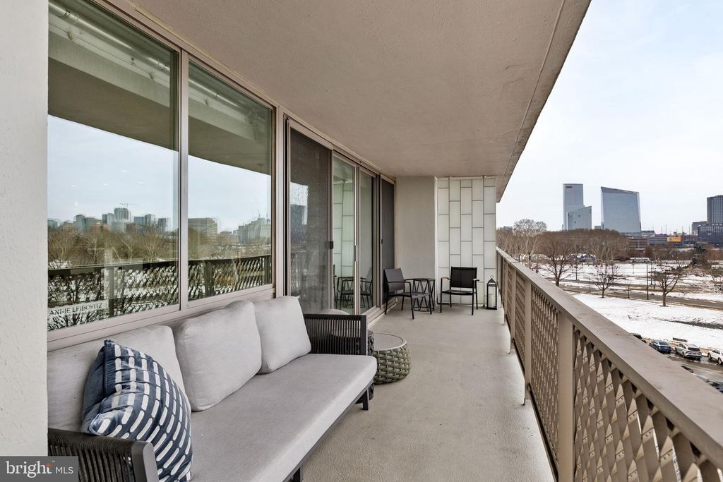 Image 13 of property listing at 2401 PENNSYLVANIA AVE #5C42, Philadelphia, PA 19130