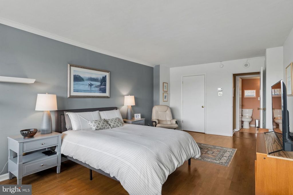 Image 16 of property listing at 2401 PENNSYLVANIA AVE #5C42, Philadelphia, PA 19130