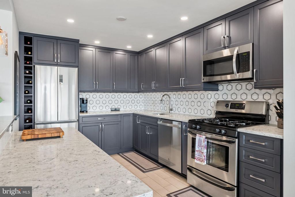 Image 9 of property listing at 2401 PENNSYLVANIA AVE #5C42, Philadelphia, PA 19130