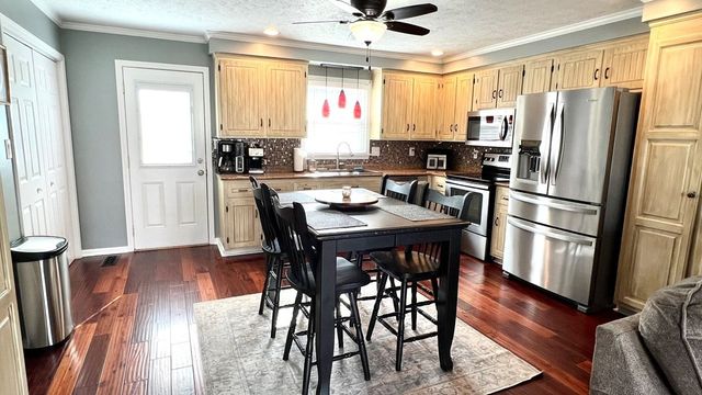 667 Winchester Dr, Hopkinsville, KY 42240