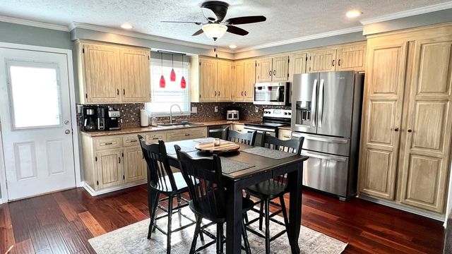 667 Winchester Dr, Hopkinsville, KY 42240