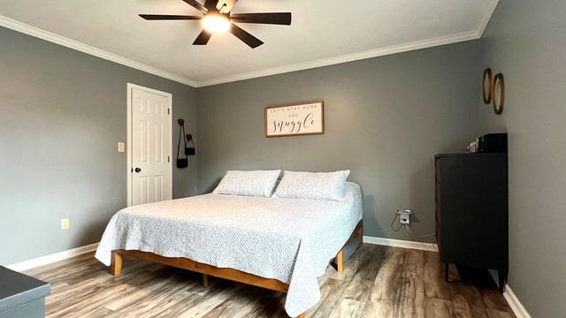 667 Winchester Dr, Hopkinsville, KY 42240