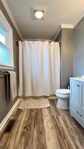 667 Winchester Dr, Hopkinsville, KY 42240