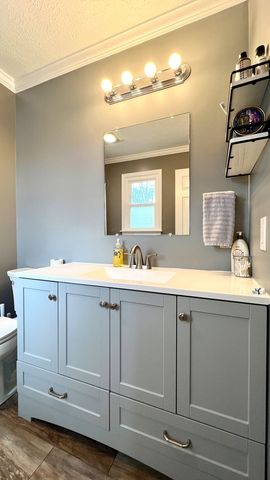 667 Winchester Dr, Hopkinsville, KY 42240