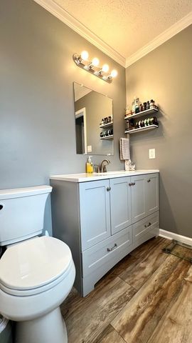 667 Winchester Dr, Hopkinsville, KY 42240