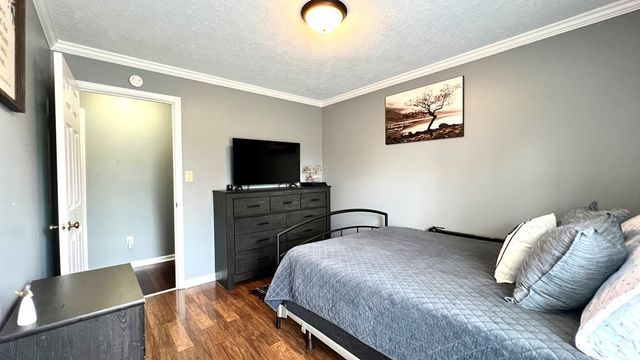 667 Winchester Dr, Hopkinsville, KY 42240