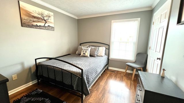 667 Winchester Dr, Hopkinsville, KY 42240