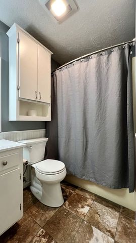 667 Winchester Dr, Hopkinsville, KY 42240