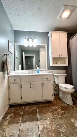 667 Winchester Dr, Hopkinsville, KY 42240