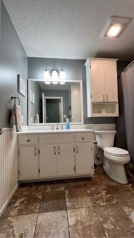 667 Winchester Dr, Hopkinsville, KY 42240