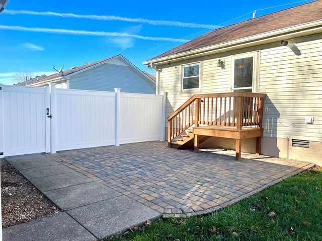 667 Winchester Dr, Hopkinsville, KY 42240