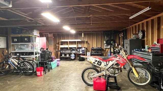 667 Winchester Dr, Hopkinsville, KY 42240