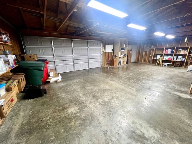 667 Winchester Dr, Hopkinsville, KY 42240