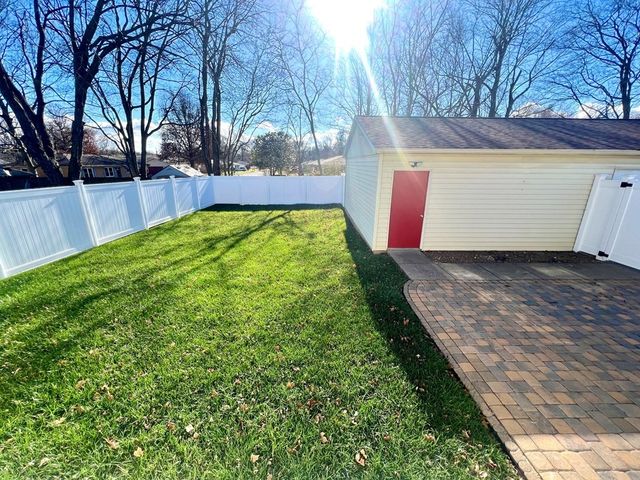 667 Winchester Dr, Hopkinsville, KY 42240