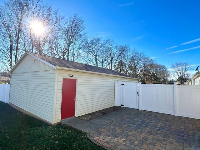 667 Winchester Dr, Hopkinsville, KY 42240