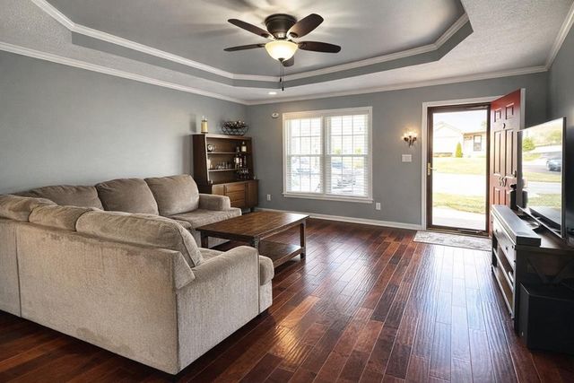 667 Winchester Dr, Hopkinsville, KY 42240