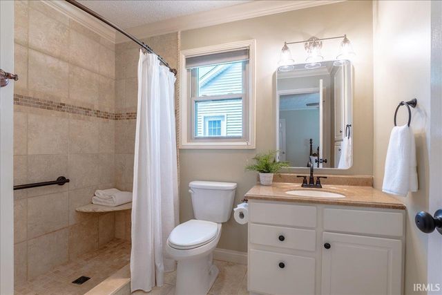 5666 Cherry Hill Drive, Newburgh, IN 47630