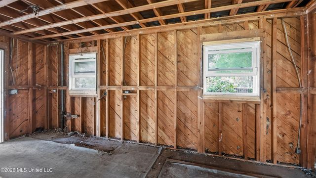 5572 Pine Lane Drive, Jackson, MS 39211