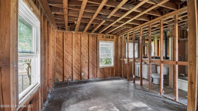 5572 Pine Lane Drive, Jackson, MS 39211