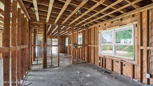 5572 Pine Lane Drive, Jackson, MS 39211