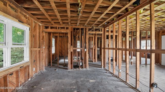5572 Pine Lane Drive, Jackson, MS 39211