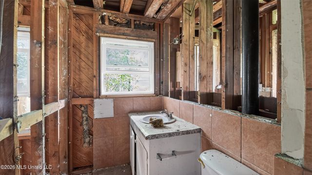 5572 Pine Lane Drive, Jackson, MS 39211