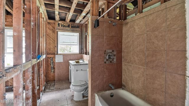 5572 Pine Lane Drive, Jackson, MS 39211
