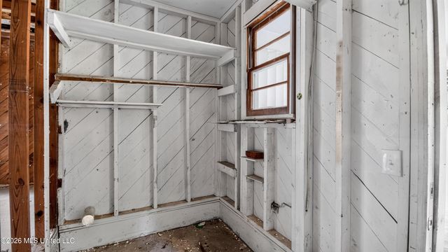 5572 Pine Lane Drive, Jackson, MS 39211