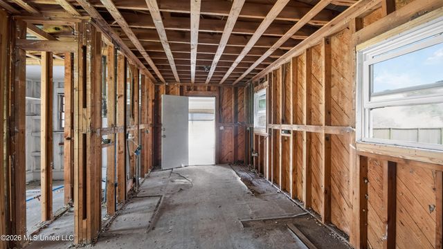 5572 Pine Lane Drive, Jackson, MS 39211