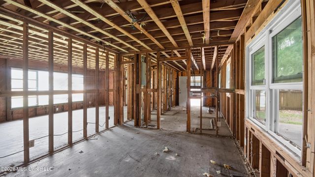 5572 Pine Lane Drive, Jackson, MS 39211