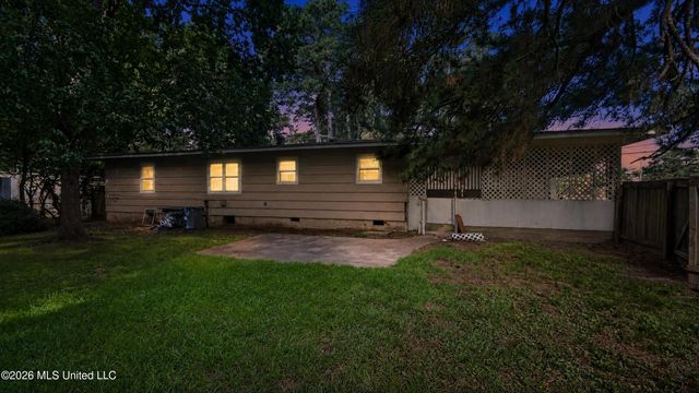 5572 Pine Lane Drive, Jackson, MS 39211