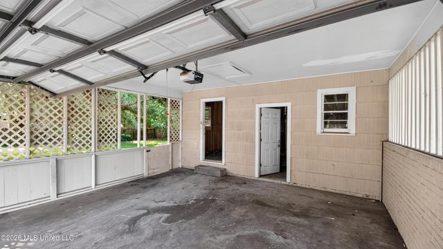 5572 Pine Lane Drive, Jackson, MS 39211