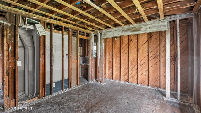 5572 Pine Lane Drive, Jackson, MS 39211