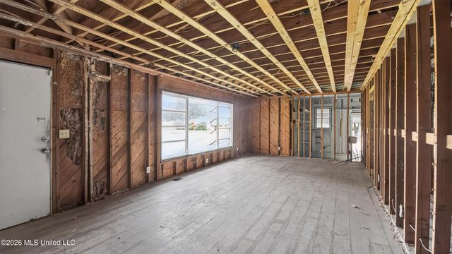 5572 Pine Lane Drive, Jackson, MS 39211
