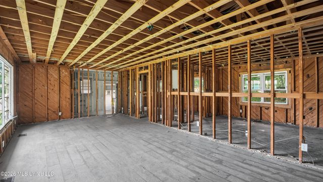 5572 Pine Lane Drive, Jackson, MS 39211