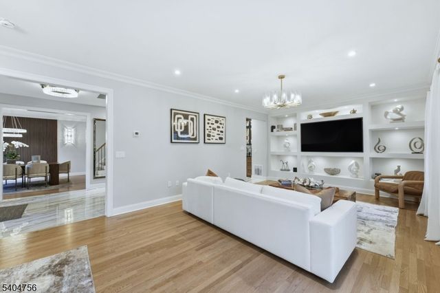 204 Bearwoods Rd, Park Ridge Boro, NJ 07656